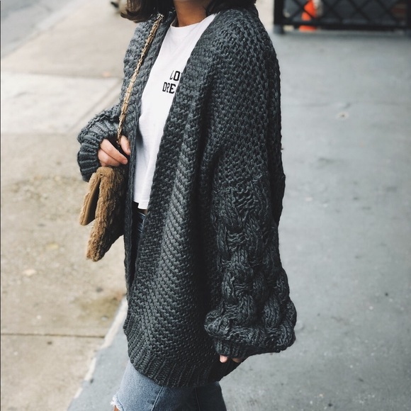 Last 1✨🆕Presley Gray Cozy Puff Sleeve Cardigan - Picture 3 of 7